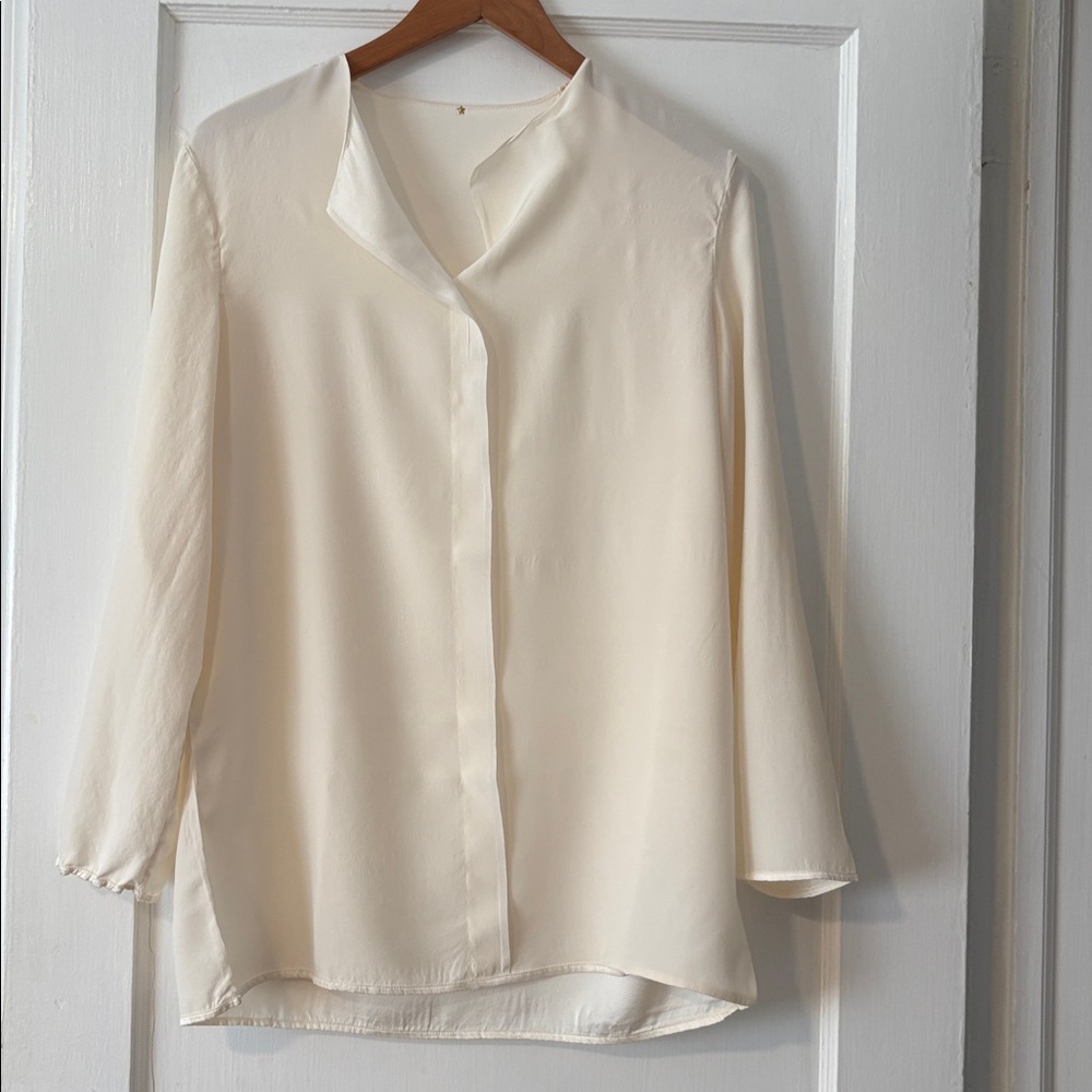Bergdorf Goodman 100% Silk Cream Blouse. S